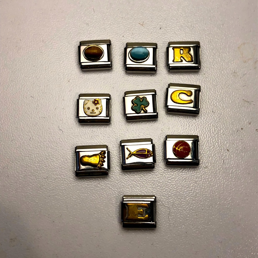 Zoppini-like charms